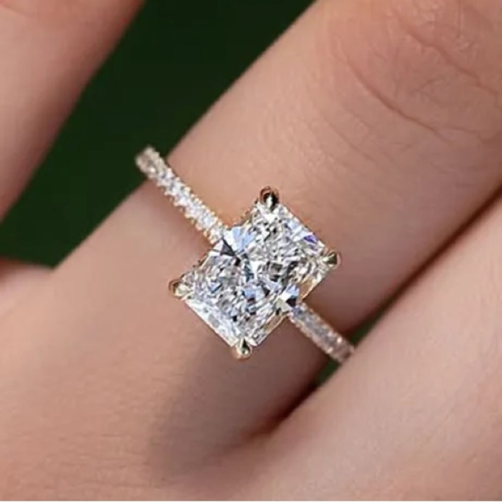 Elegant 2.0Ct Radiant Cut Simulated Diamond Promise Ring